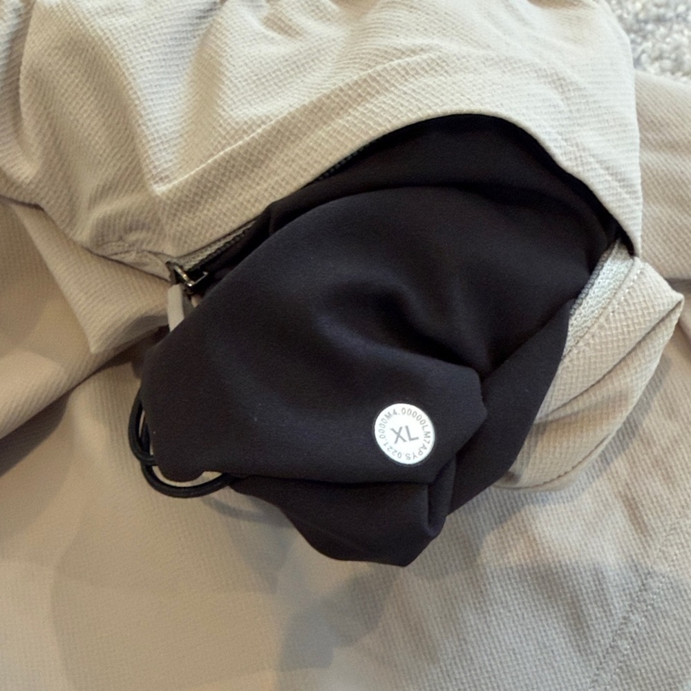 Lululemon 7” Men's Gray Athletic Shorts - Picture 3 of 3